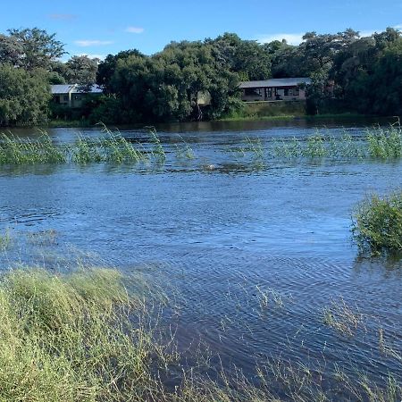 Juda Haus Lodge Katima Mulilo ภายนอก รูปภาพ
