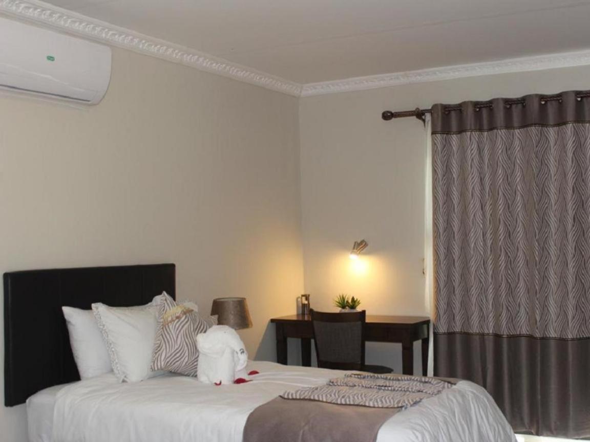 Juda Haus Lodge Katima Mulilo ภายนอก รูปภาพ