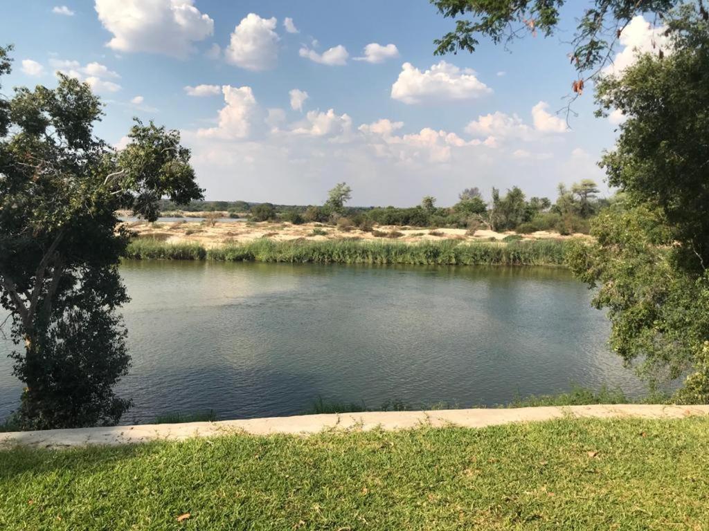 Juda Haus Lodge Katima Mulilo ภายนอก รูปภาพ