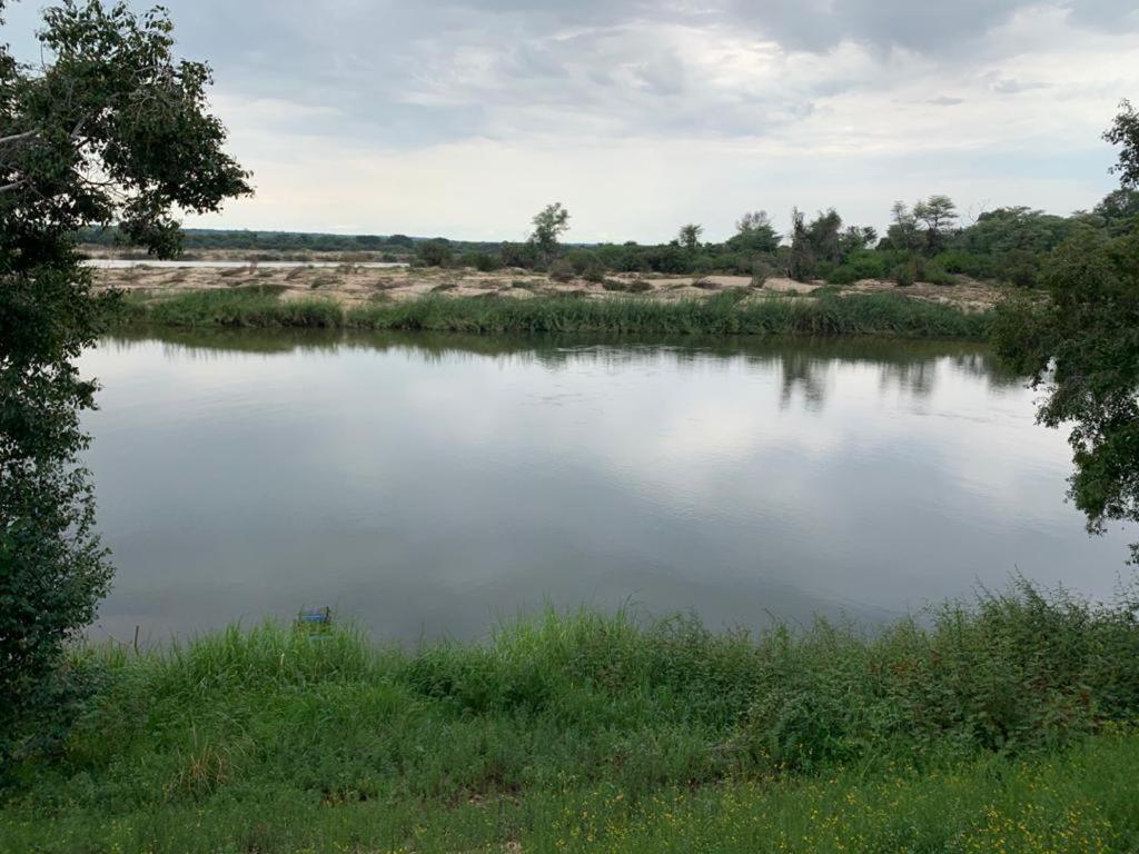Juda Haus Lodge Katima Mulilo ภายนอก รูปภาพ