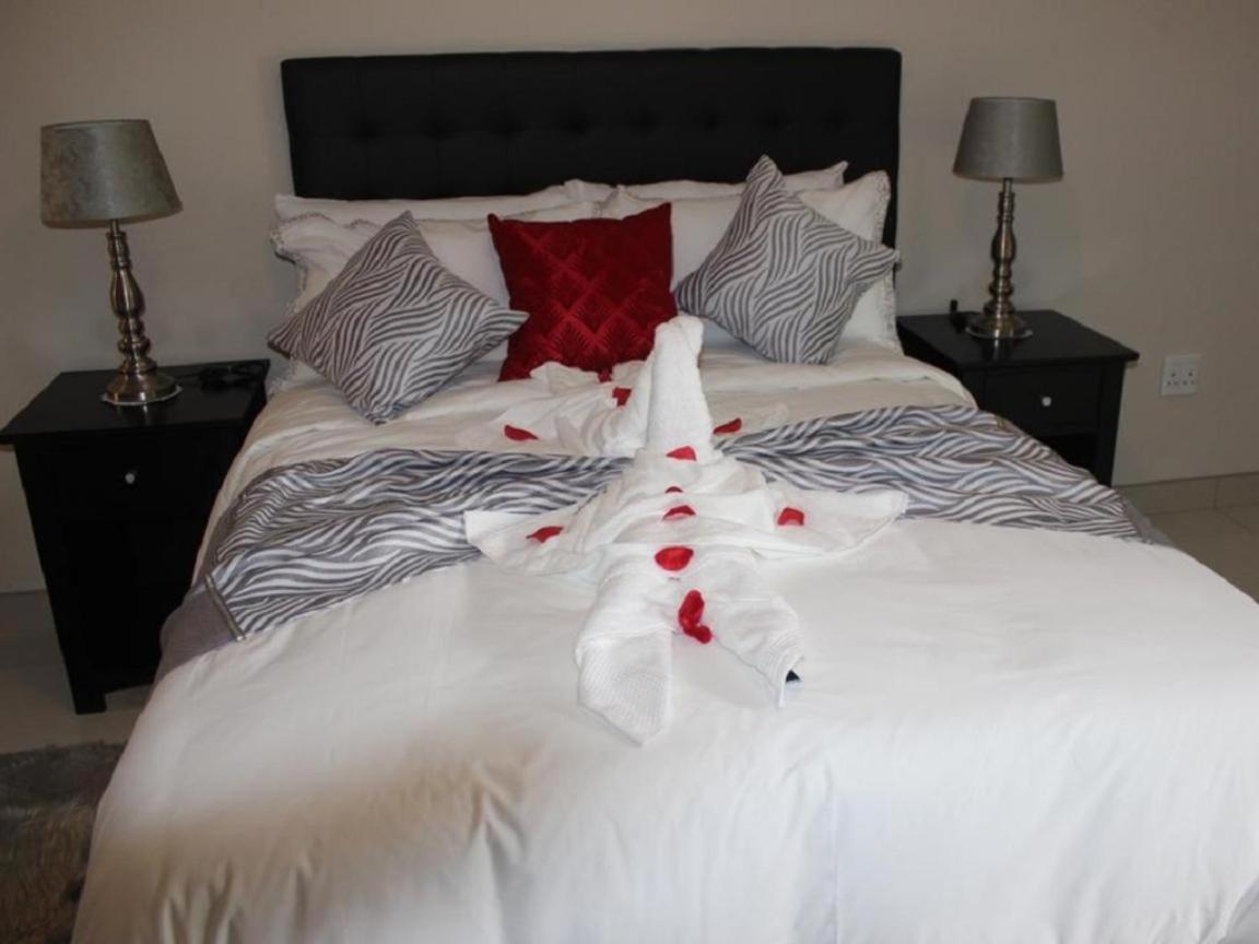 Juda Haus Lodge Katima Mulilo ภายนอก รูปภาพ