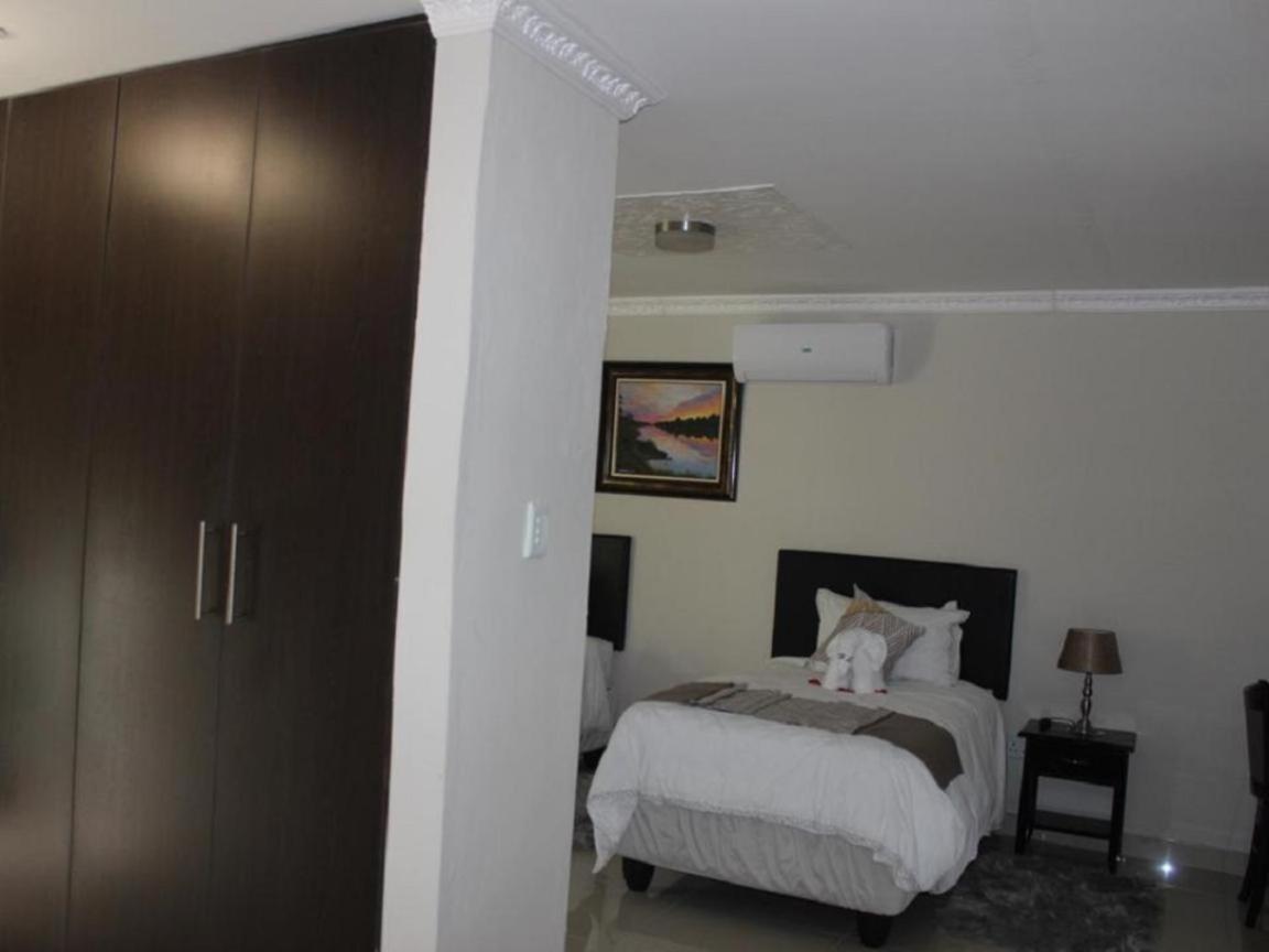 Juda Haus Lodge Katima Mulilo ภายนอก รูปภาพ
