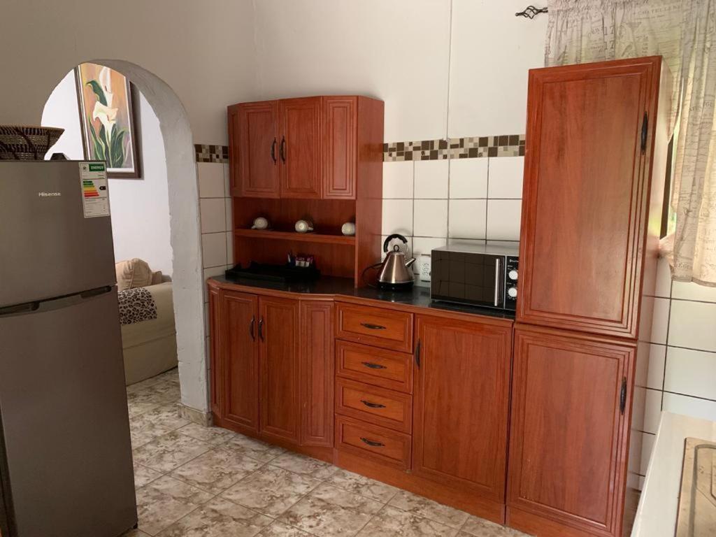 Juda Haus Lodge Katima Mulilo ภายนอก รูปภาพ