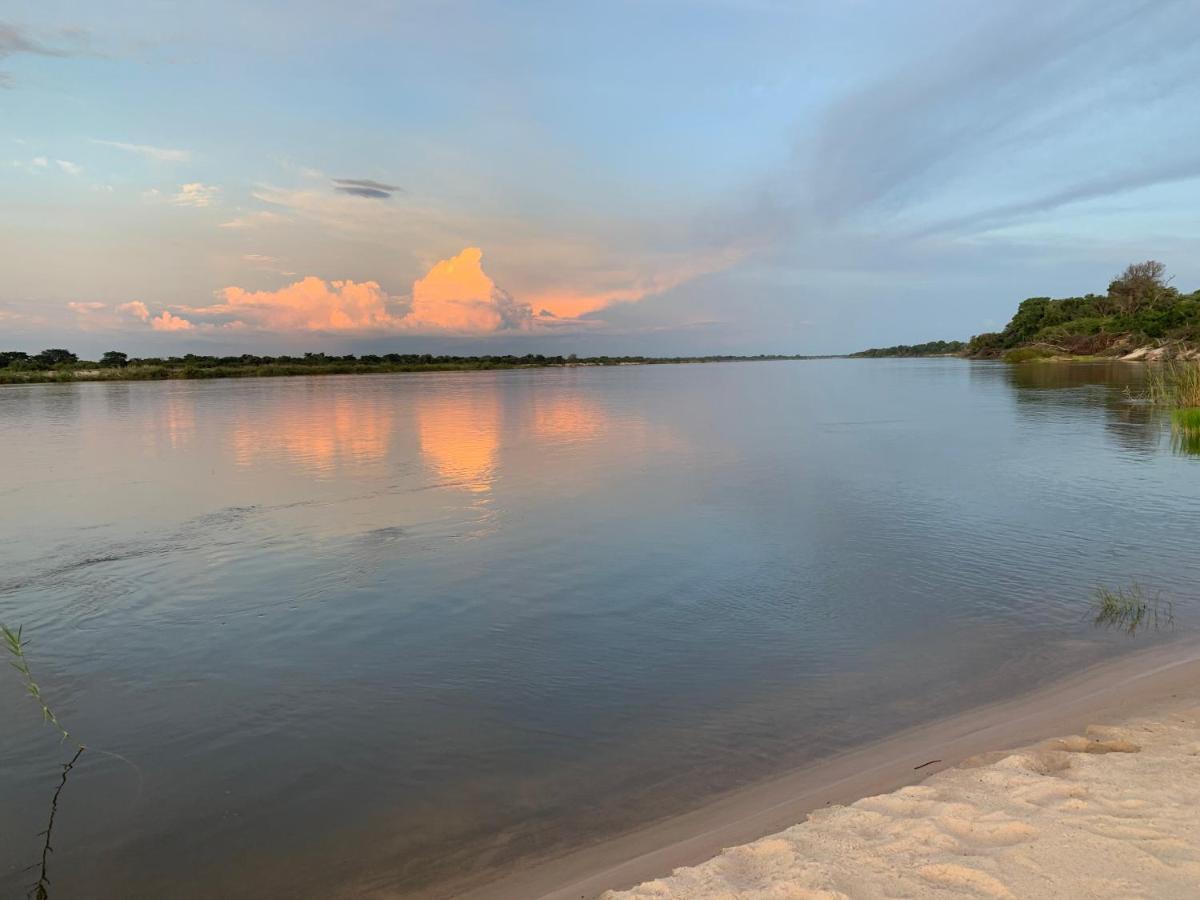 Juda Haus Lodge Katima Mulilo ภายนอก รูปภาพ