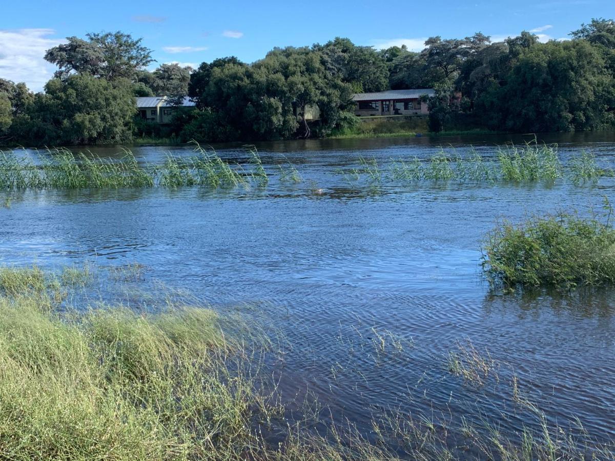 Juda Haus Lodge Katima Mulilo ภายนอก รูปภาพ