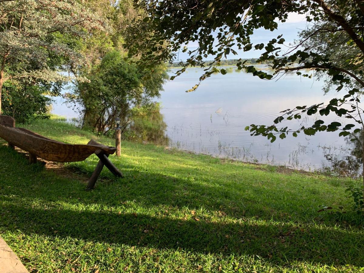 Juda Haus Lodge Katima Mulilo ภายนอก รูปภาพ